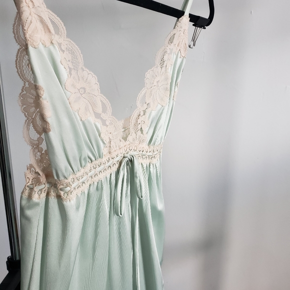Vintage Sleepwear Slip - Picture 2 of 5